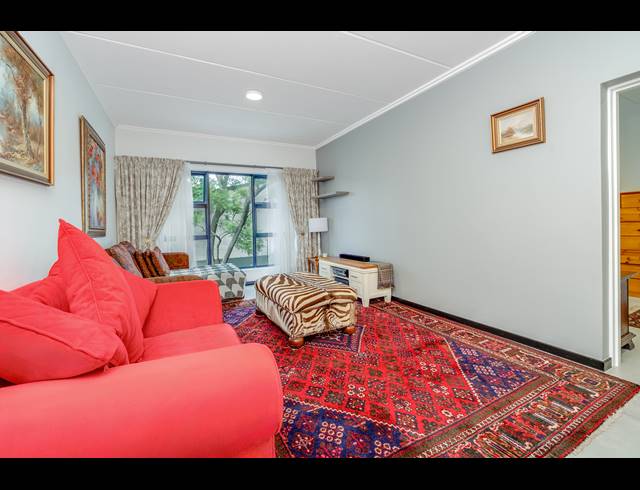 2 BEDROOM APARTMENT FOR SALE IN BRYANSTON
